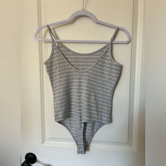 NWOT Express Women's Gray and White Striped Bodysuit Size M - Picture 8 of 10